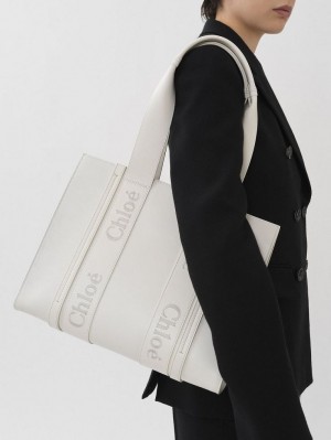 White Chloe Medium Woody Tote Bags | CHE-SR13300